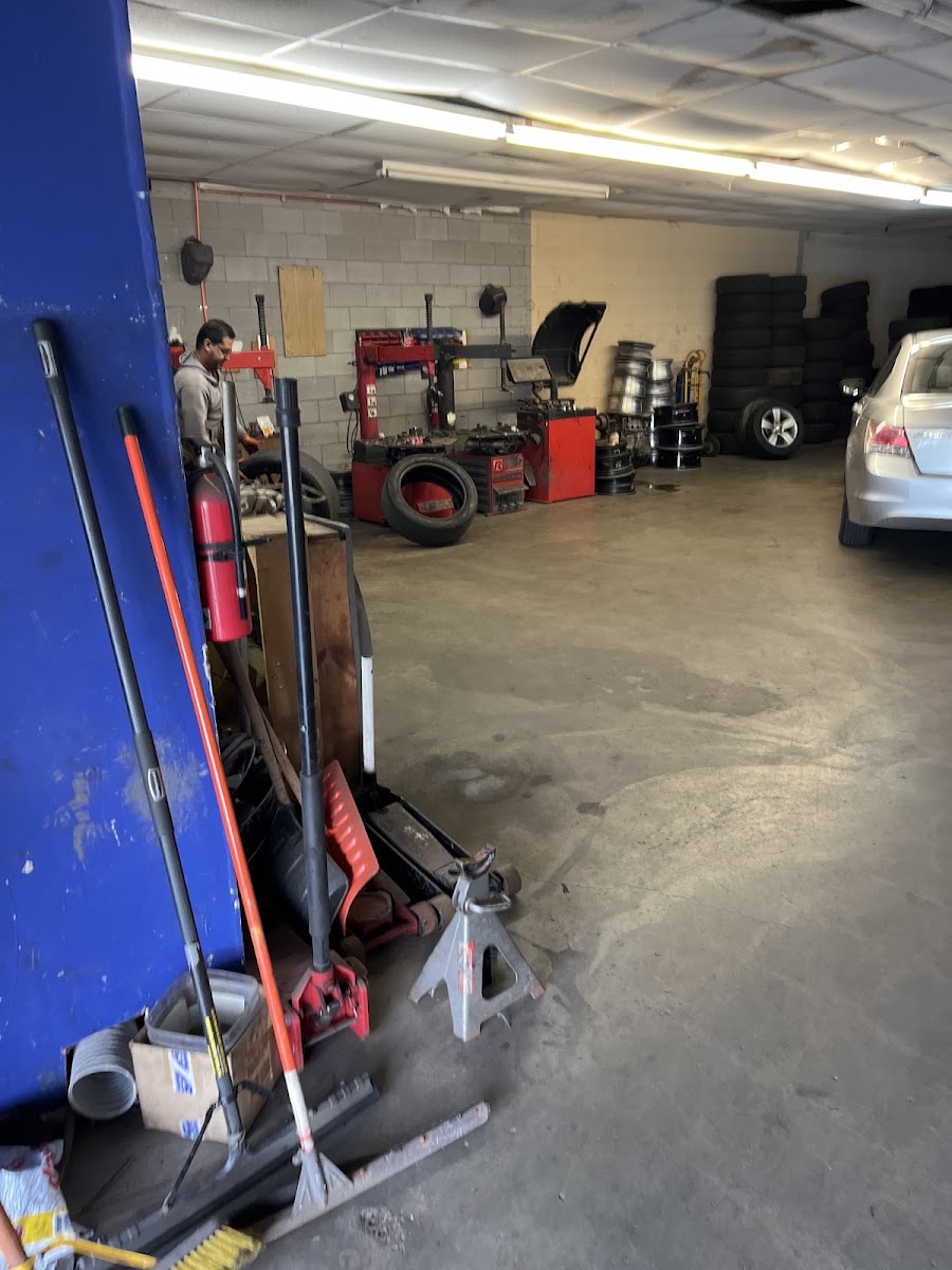 Brothers Auto Repair Mechanics and used tires — real photo from Google