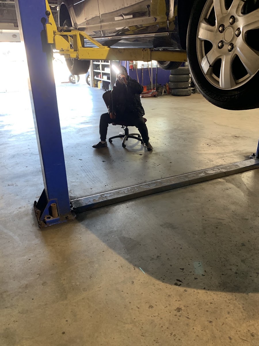Brothers Auto Repair Mechanics and used tires — real photo from Google